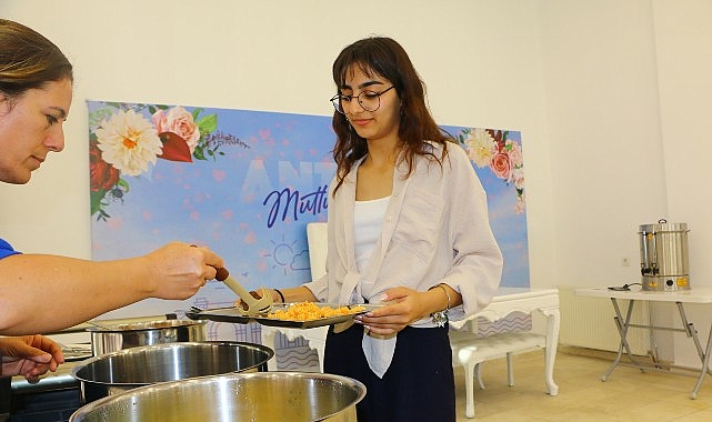 Antalya Büyükşehir Belediyesi üniversite öğrencilerine sunduğu yurt imkânları ile barınma