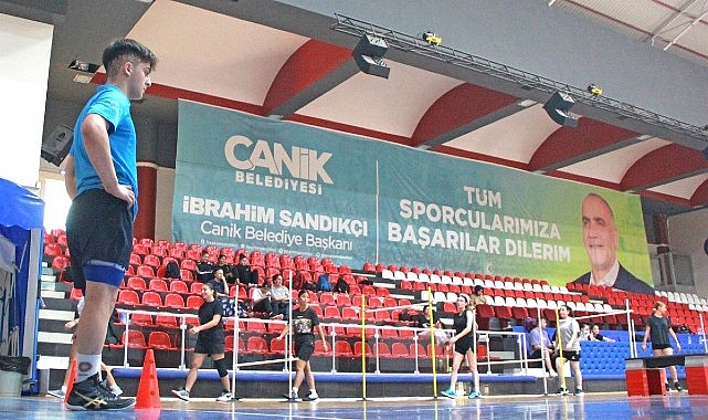 Canik Belediye Başkanı İbrahim Sandıkçı, ücretsiz eğitim desteğiyle bu yıl