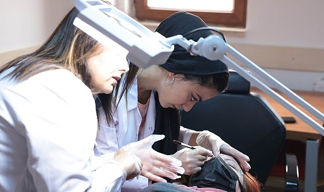 Hobi eğitimlerinin yanı sıra büyük ilgi gören meslek edindirme kurslarının