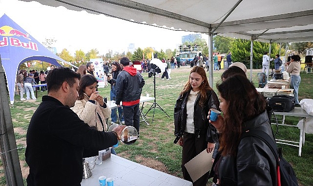 Eğitim alanında gerçekleştirdiği hizmetlerle gençlerin yanında olan Çankaya Belediyesi, yeni