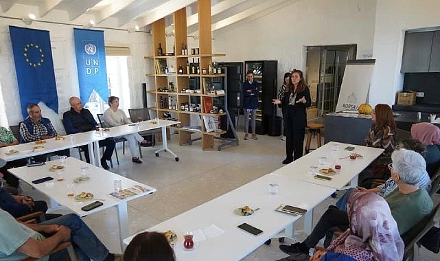 Çeşme Belediyesi, Dünya Kadın Çiftçiler Günü kapsamında ilçenin üretici kadınlarıyla