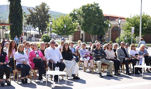 Çeşme Belediyesi, Medicana Çeşme Tıp Merkezi işbirliğiyle 1–31 Ekim Meme Kanseri Farkındalık Ayı kapsamında