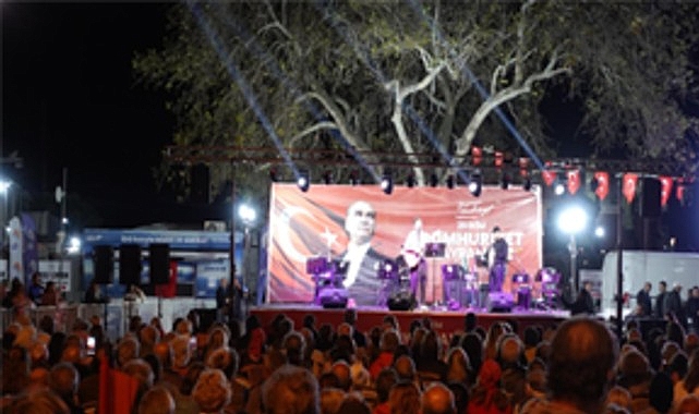 İzmir Büyükşehir Belediyesi’nin Cumhuriyet Bayramı’nın 102’nci yıl kutlamaları kapsamında “Cumhuriyet