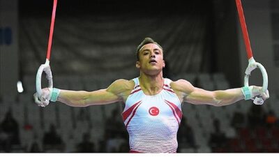Dünya Artistik Cimnastik Şampiyonası'nda mücadele eden Ege Üniversitesi Spor Bilimleri