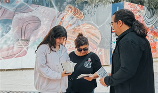 İzmir Büyükşehir Belediyesi’nin Gezici Kütüphanesi, artık her cuma Ege Üniversitesi