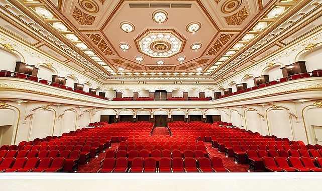 Tarihi dokusu ve eşsiz atmosferiyle misafirlerine unutulmaz deneyimler sunan Grand Pera,