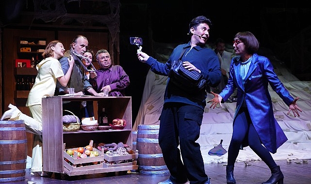 İstanbul Büyükşehir Belediyesi Şehir Tiyatroları, 2025-2026 tiyatro sezonunun yeni ayında 35 oyunla