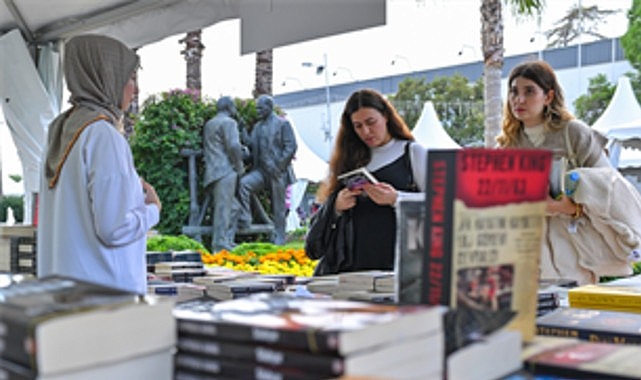 İzmir, kültür ve edebiyatla dolu bir haftasonuna ev sahipliği yapıyor.