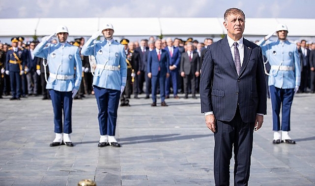 İzmir Büyükşehir Belediye Başkanı Dr.