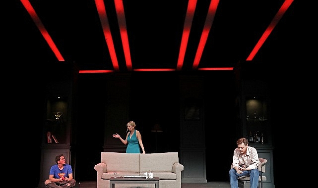 Dennis Kelly’nin büyük yankı uyandıran eseri “Öksüzler” Şehir Tiyatroları’nda 