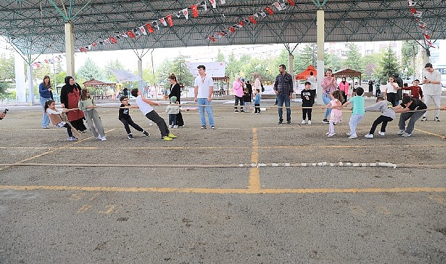 Keçiören Belediyesi ile Sokak Oyunları Federasyonu iş birliğiyle, unutulmaya yüz