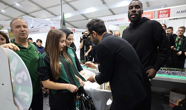 Kocaelispor Teknik Direktörü Selçuk İnan, Takım Kaptanı Gökhan Değirmenci ve