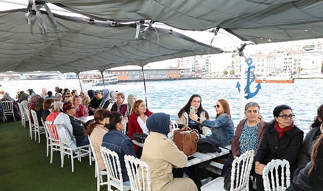 Küçükçekmeceli kadınlar, Küçükçekmece Belediyesi tarafından düzenlenen Boğaz turlarıyla eşsiz Boğaz