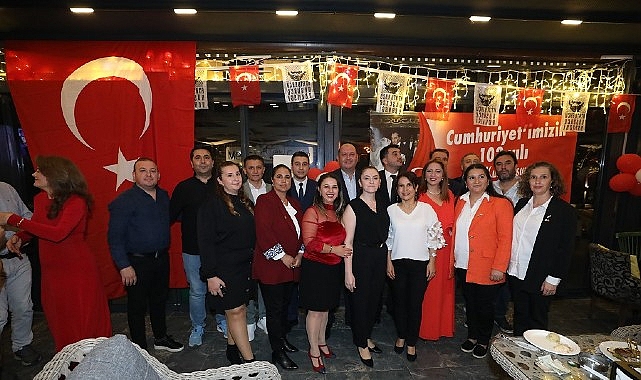 Menderes Cumhuriyet coşkusunu birçok etkinlik ve törenle sonuna kadar yaşadı.