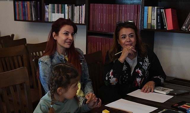 Osmangazi Belediyesi’nin velilere yönelik düzenlediği Yetişkinlerle Çocuk Kitaplarına Bakış Atölyesi’nin