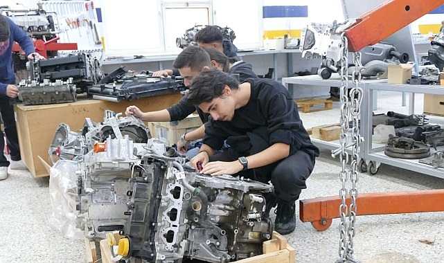 Ege Üniversitesi Ege Meslek Yüksekokulu Otomotiv Teknolojisi Programına, Renault Türkiye