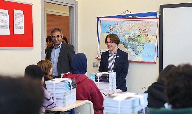 Maltepe Belediyesi, öğrencilerin eğitim yolculuğuna desteğini sürdürüyor.