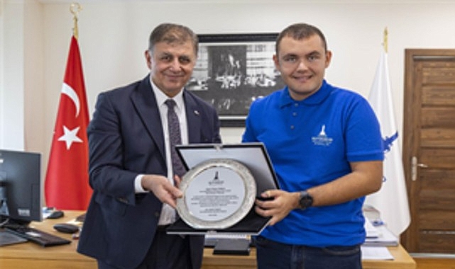 İzmir Büyükşehir Belediye Başkanı Dr.