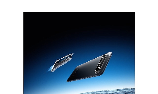 Akıllı telefon pazarında incelik yarışı yeni bir dönemece giriyor.