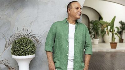 Wilma Elles 'in klibinde oynadığı  "Onlar da Haklı" şarkısıyla büyük beğeni