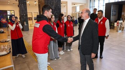 Selçuklu Belediye Başkanı Ahmet Pekyatırmacı,  Yeni Nesil Şehir Kütüphanesi’ni ziyaret