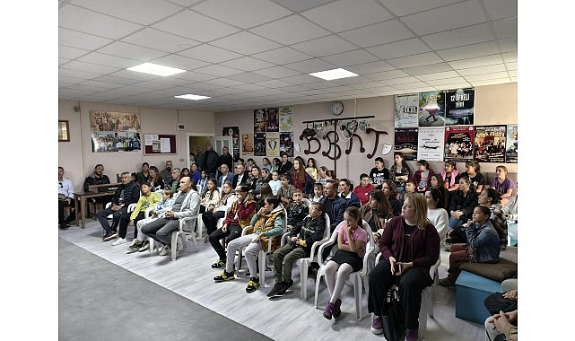 1999 yılından bu yana faaliyetlerini sürdüren Burhaniye Belediyesi Kent Tiyatrosu,