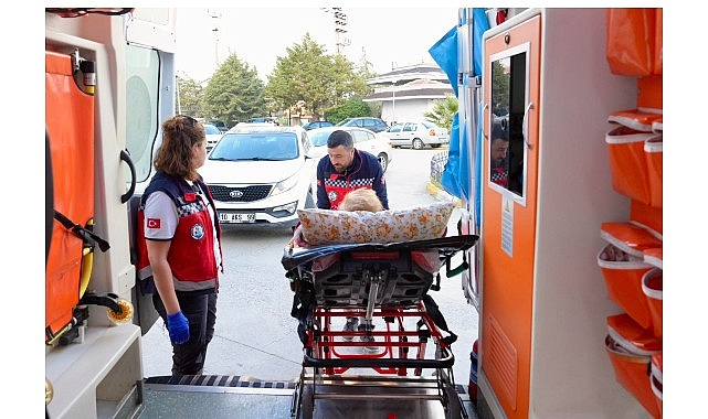 Burhaniye Belediyesi, hastalıkta ve sağlıkta vatandaşın yanında.