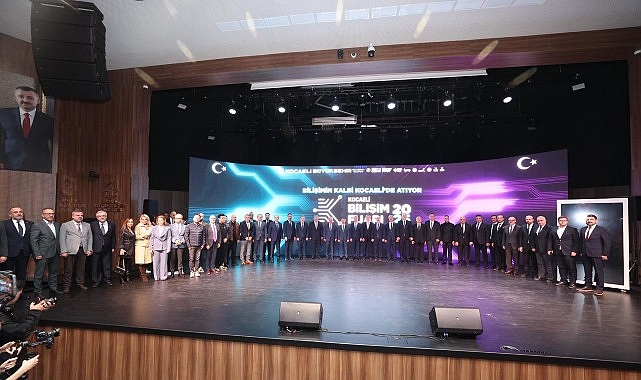 Geleceğin Kodlandığı Şehir Kocaeli’de Bilişim Fuarı kapılarını açtı.
