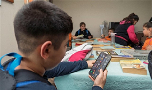 İzmir Büyükşehir Belediyesi, dijital eşitsizliği azaltmak ve herkesin bilgiye erişimini