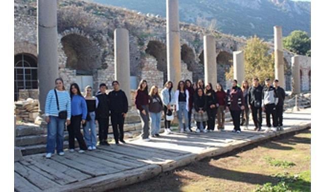 İzmir Büyükşehir Belediyesi, Konak Sınav Destek Merkezi’nden eğitim alan Liselere