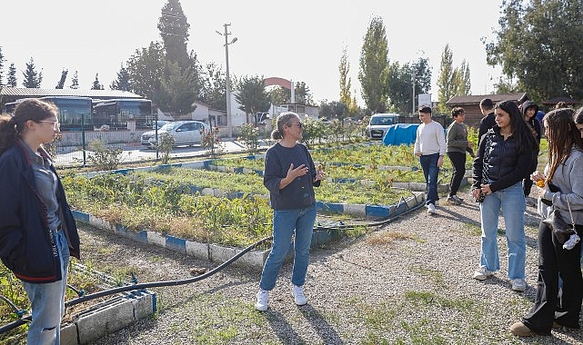 Belediye, geleceğin bilinçli üreticileri olan çocuklara yönelik düzenlediği tohum atölyeleriyle