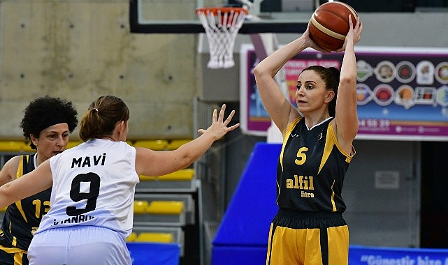 Lüleburgaz Belediyesi’nin düzenlediği Kadınlar Spor Turnuvası Cumhuriyet Kupası, final karşılaşmaları