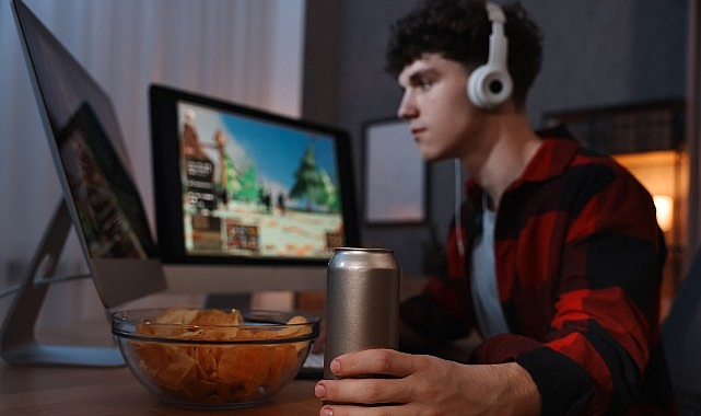 İzmir’de 16 yaşındaki bir gencin enerji içeceğini alkolle karıştırarak yaşamını