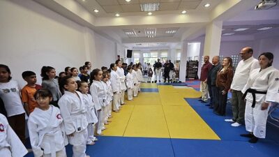 Konak Belediye Başkanı Nilüfer Çınarlı Mutlu, sporu her çocuk için