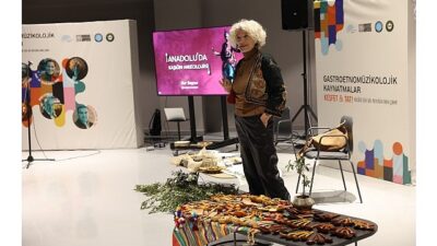 Nilüfer Belediyesi'nin "Gastroetnomüzikolojik Kaynatmalar" söyleşi dizisinin ikinci etkinliğinde, Anadolu'nun kaşık