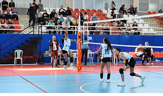 Kemer Belediye Başkanı Necati Topaloğlu öncülüğünde kurulan Kemer Belediyesi Voleybol