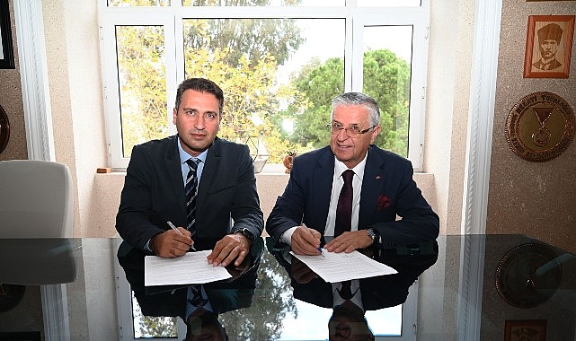 Kemer Belediye Başkanı Necati Topaloğlu, Vakıfbank Kemer Şube Müdürü Ferhat