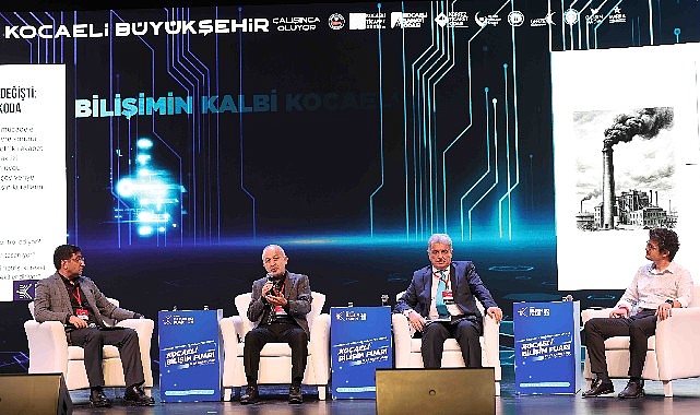 Büyükşehir’in gerçekleştirdiği Kocaeli Bilişim Fuarı’nda algoritmalardan dijital haklara, insansız sistemlerden