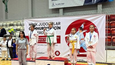 Konak’ın minik judocuları Cumhuriyet için ter döktükleri Süper Minikler ve