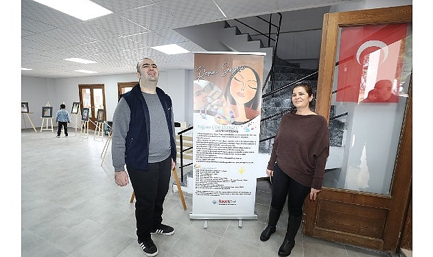 Menderes Belediyesi, Özdere Atatürk Kültür Merkezi’nde otizmli ressam Tuğcan Çobanoğlu’nun
