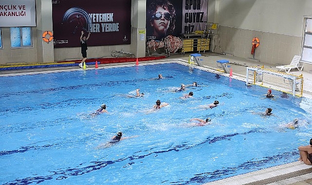 Galatasaray Sutopu Kadın takımı ile Nevşehir Belediyesi SK Sutopu Kadın