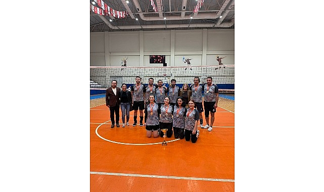 Nilüfer Belediyesi çalışanları arasında düzenlenen voleybol turnuvası sona erdi.