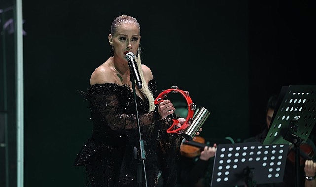 Wedding Fashion Show'un Kaya İzmir Thermal de düzenlenen final gecesine ünlü yorumcu Niran