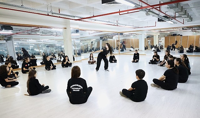 Osmangazi’de yaşayan her yaştan bireye ücretsiz eğitim kapıları açan Osmangazi