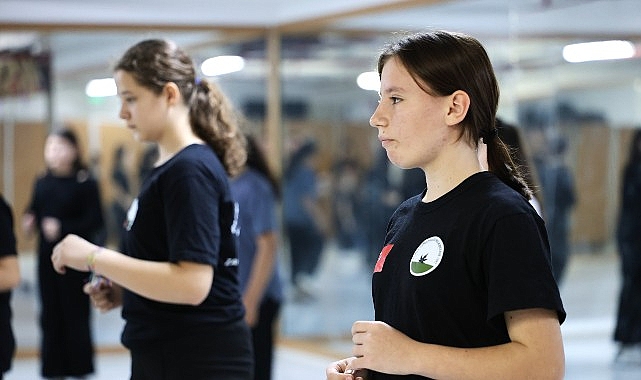 Osmangazi Belediyesi, düzenlediği dans kurslarıyla gençleri ritmin, sanatın ve hareketin