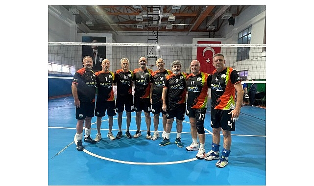 Osmangazi Belediyespor Veteran Voleybol Takımı sporcuları, Muğla’da düzenlenen Veteranlar Turnuvası’nda