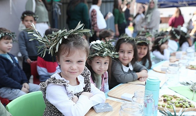 Şakran’da çocukların zeytin üreticiliğinin tüm aşamalarını öğrenmeleri ve zeytinin değerini