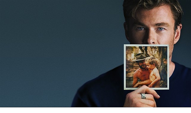 Chris Hemsworth, babasına Alzheimer teşhisi konduktan sonra onu geçmişe uzanan