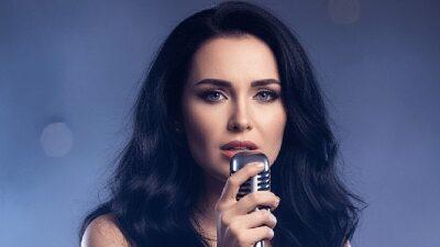 Türkiye’nin ilk yapay zekâ şarkıcısı olarak geliştirilen AYmeRA, kendi adını taşıyan