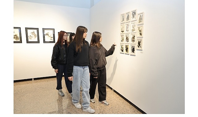 Küçükçekmece Belediyesi Sefaköy Galeri Küp, ressam Elif Çelebi’nin ‘Varlığın Arayüzü’ adlı